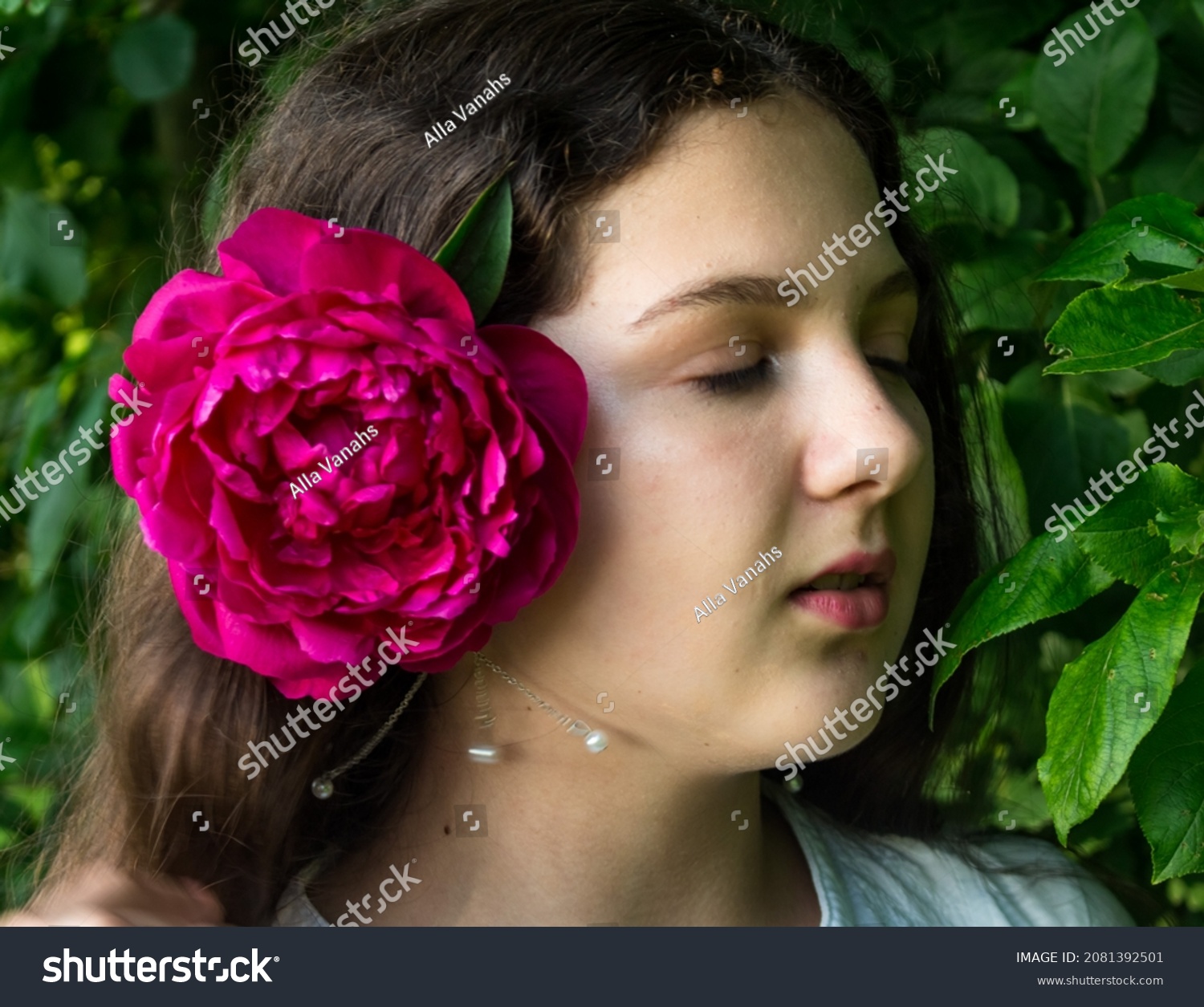 Portrait Girl Red Peony Her Hair Stock Photo 2081392501 | Shutterstock