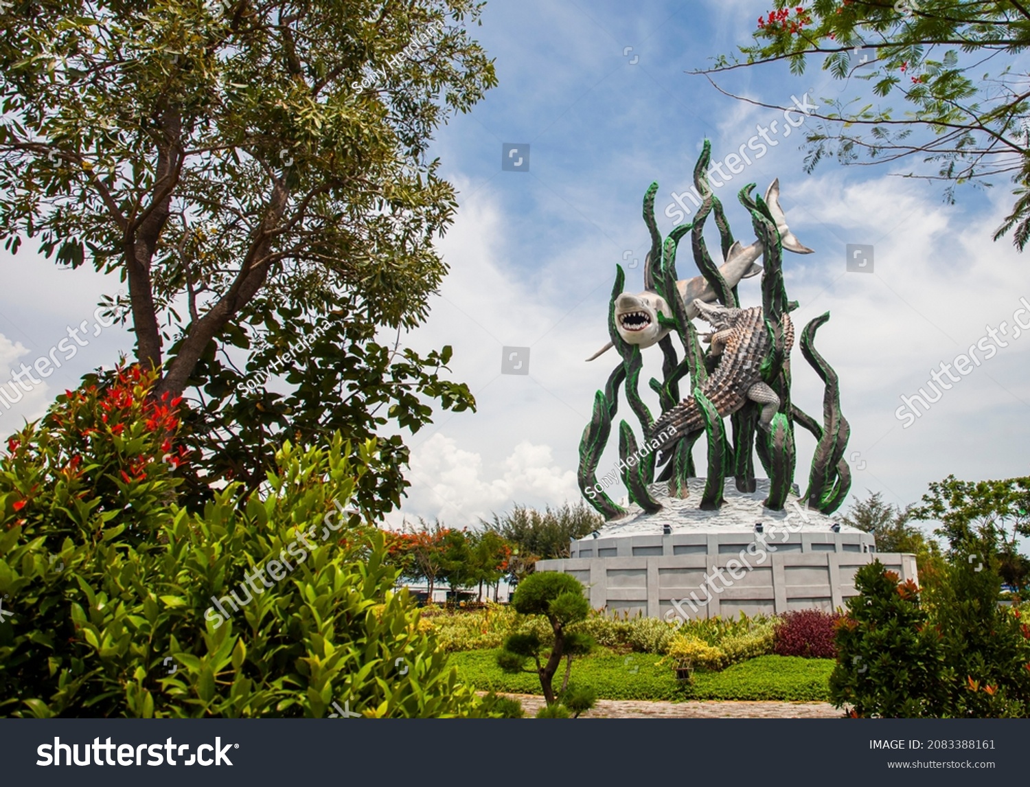 Surabaya Indonesia 11242021 Surabaya Monument Suroboyo Stock Photo ...