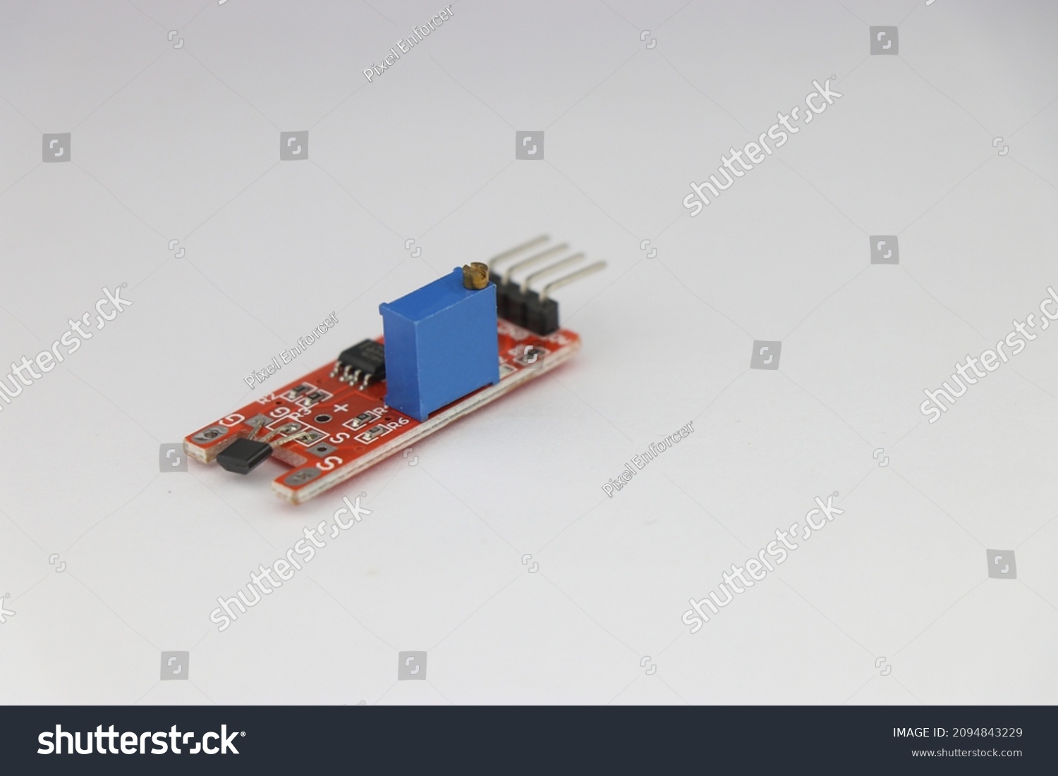 Linear Hall Effect Sensor Module Arduino库存照片2094843229 Shutterstock 8802