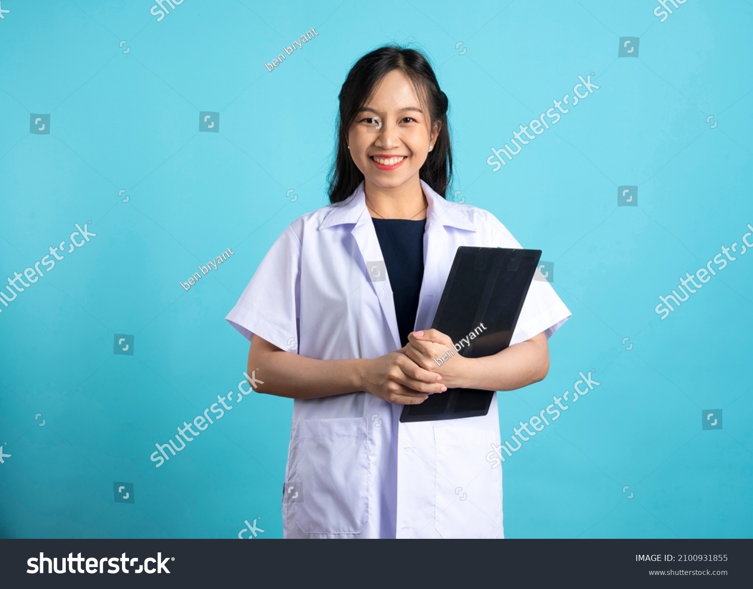 Asian Doctor Woman Medical Uniform Clipboard Stock Photo 2100931855 ...