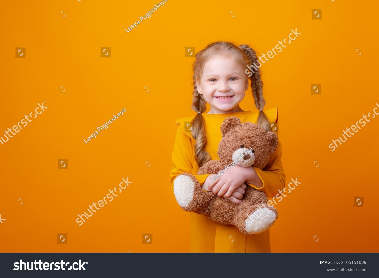 Cute Little Girl Holding Teddy Bear Stock Photo 2105151089 | Shutterstock