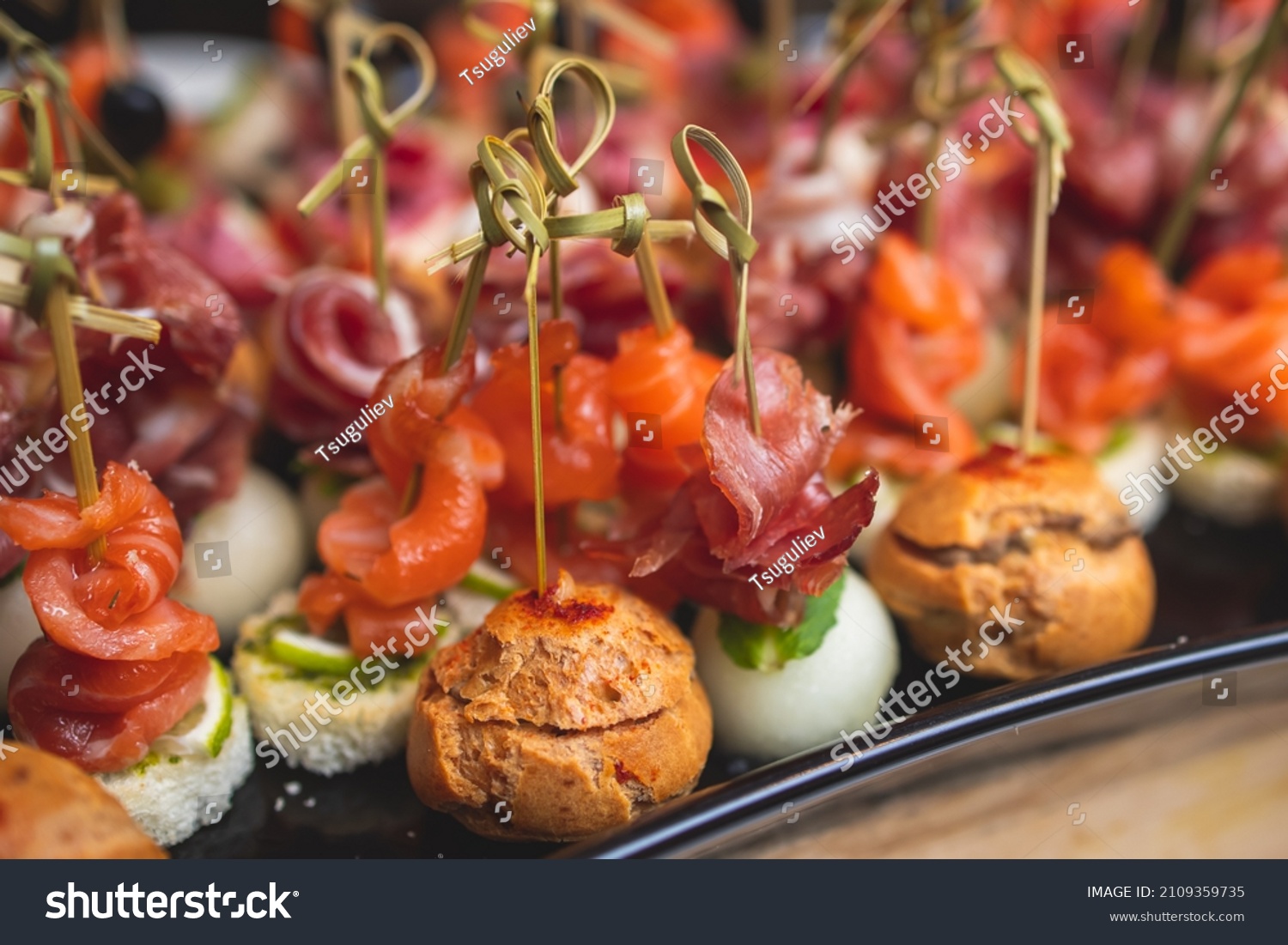 22,789 Luxury canapes 图片、库存照片和矢量图 | Shutterstock