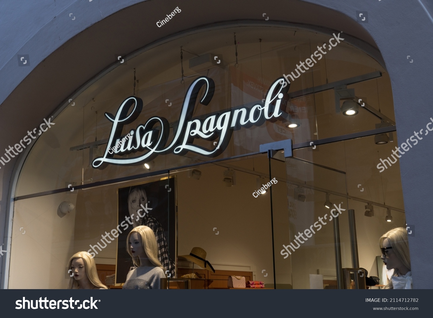 69 Luisa Spagnoli Store Images, Stock Photos & Vectors | Shutterstock