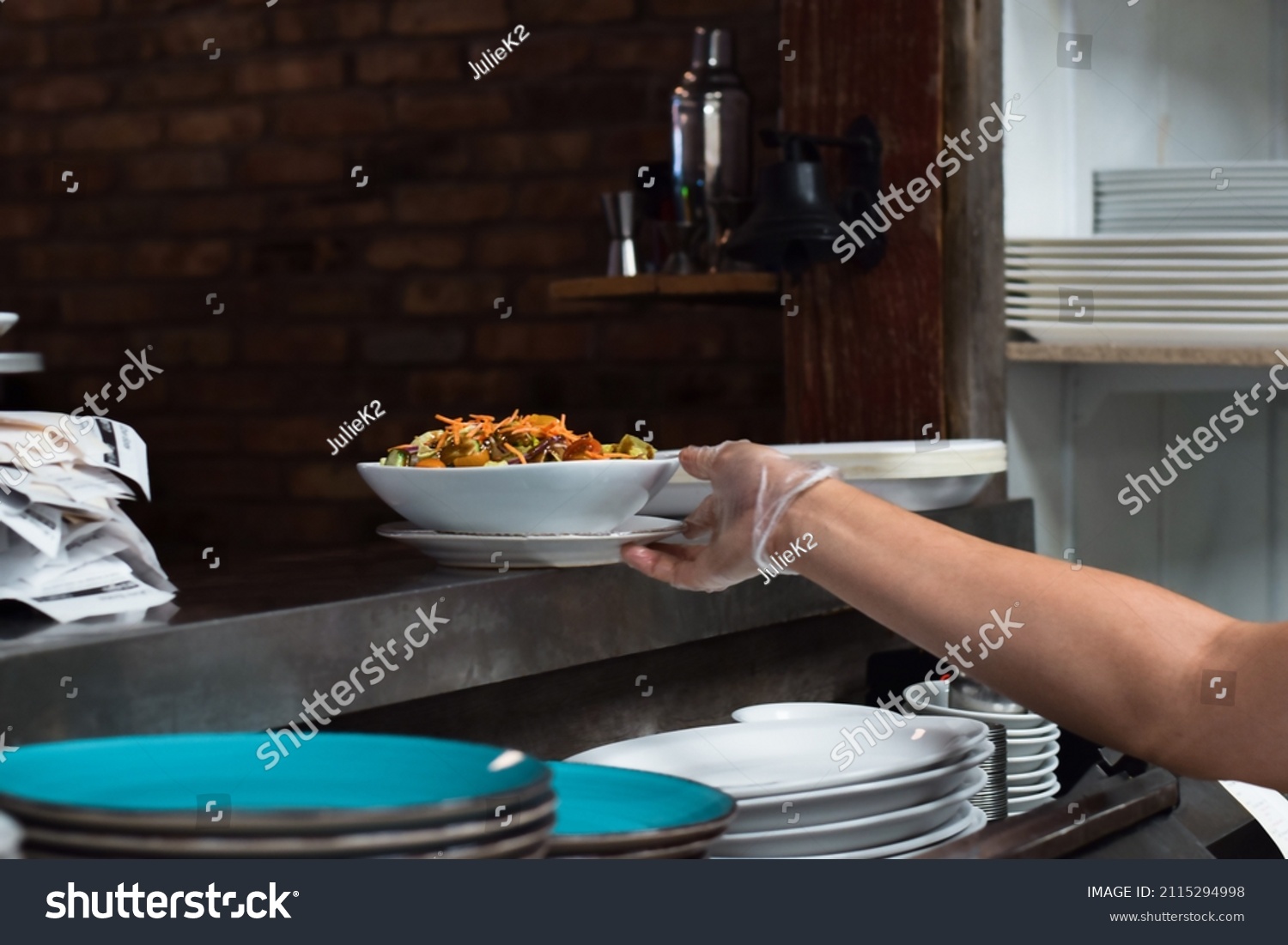 Kitchen staff di saybowl