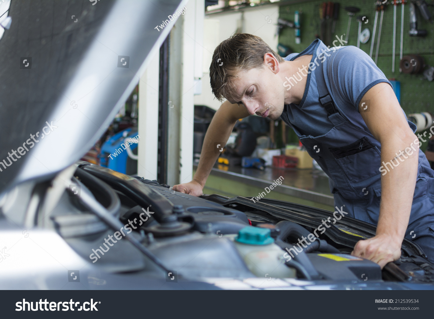 Mechanic Checking Car Garage Stock Photo 212539534 | Shutterstock