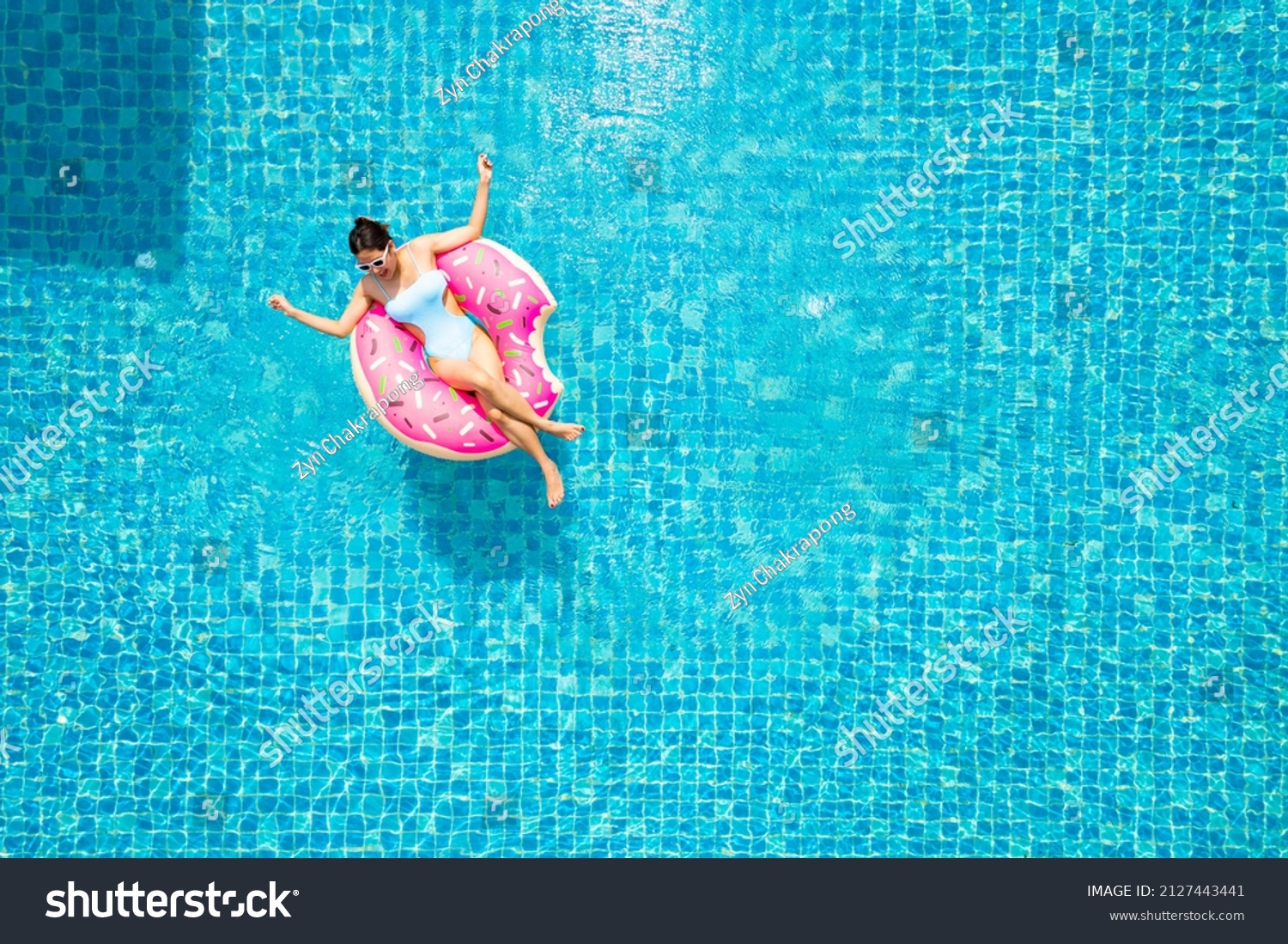 2,911 Lilo In Pool Images, Stock Photos & Vectors | Shutterstock