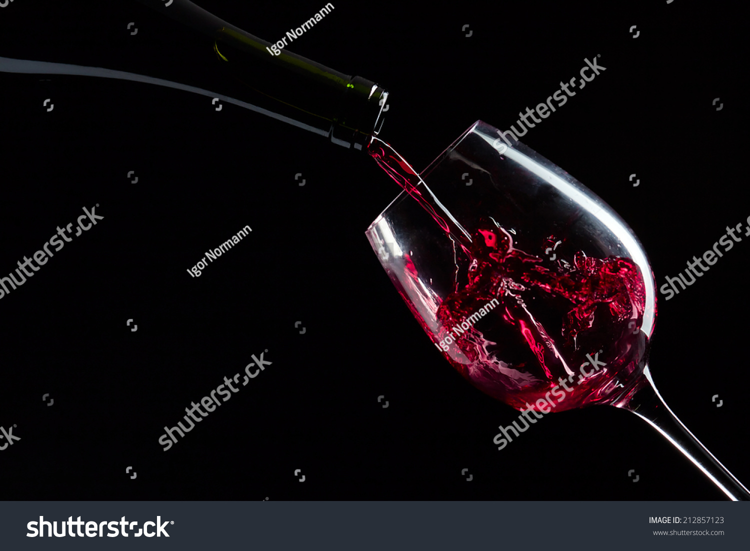 Bottle Glass Red Wine On Black Stock Photo 212857123 | Shutterstock