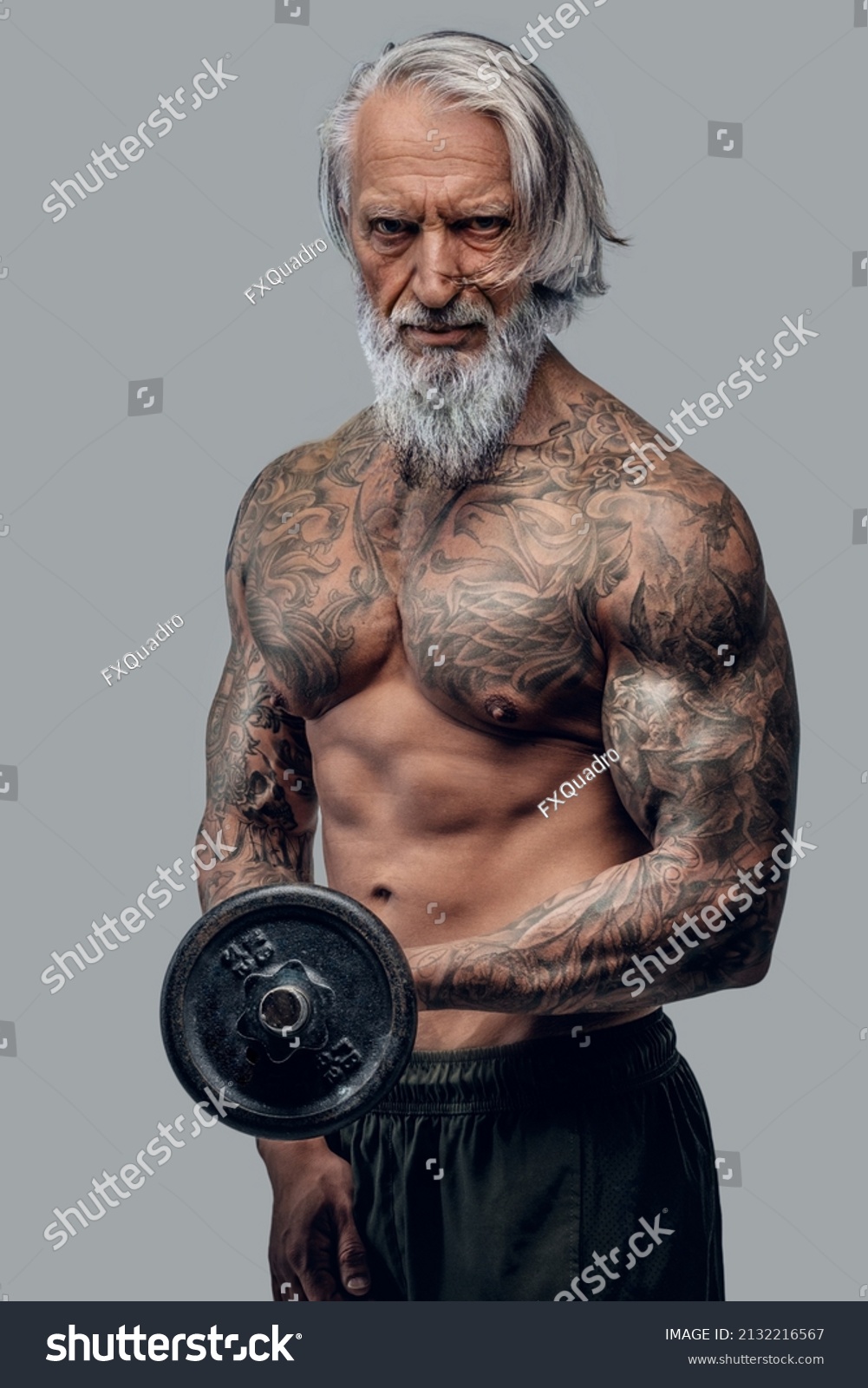 Hombre viejo desnudo levantando tontería contra Foto de stock Shutterstock