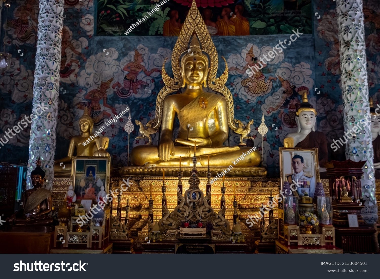 Large Golden Buddha Statue People Worship Stock Photo 2133604501 ...