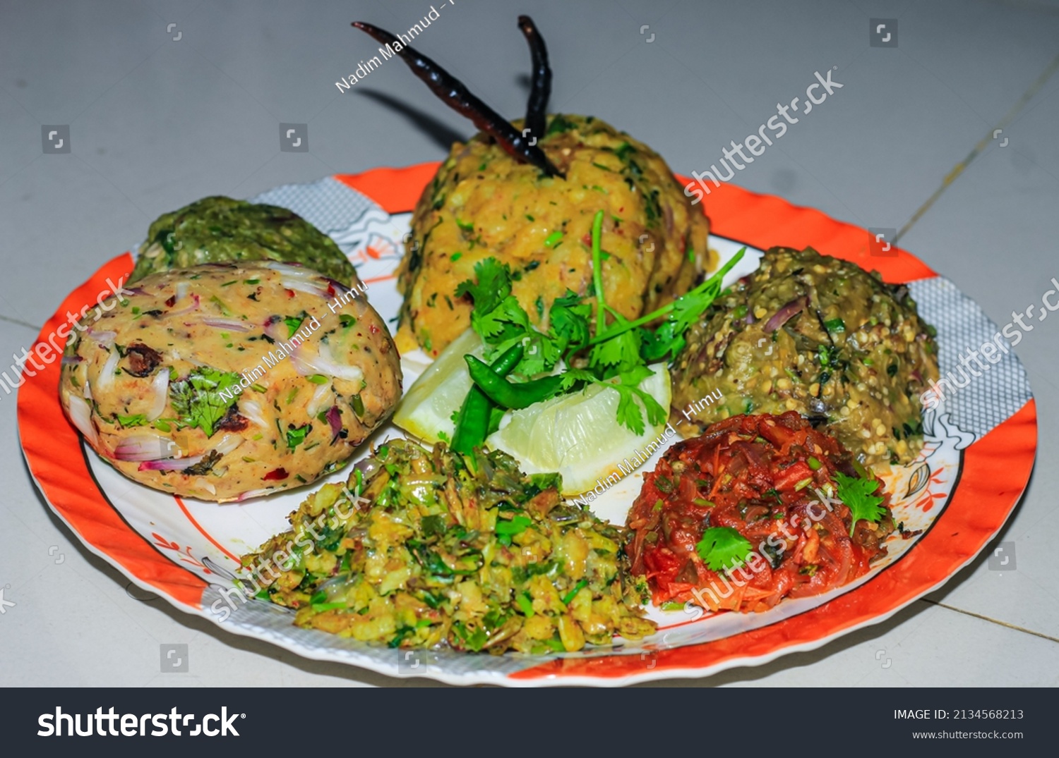 Indian Street Food Meal India Alo Stock Photo 2134568213 | Shutterstock