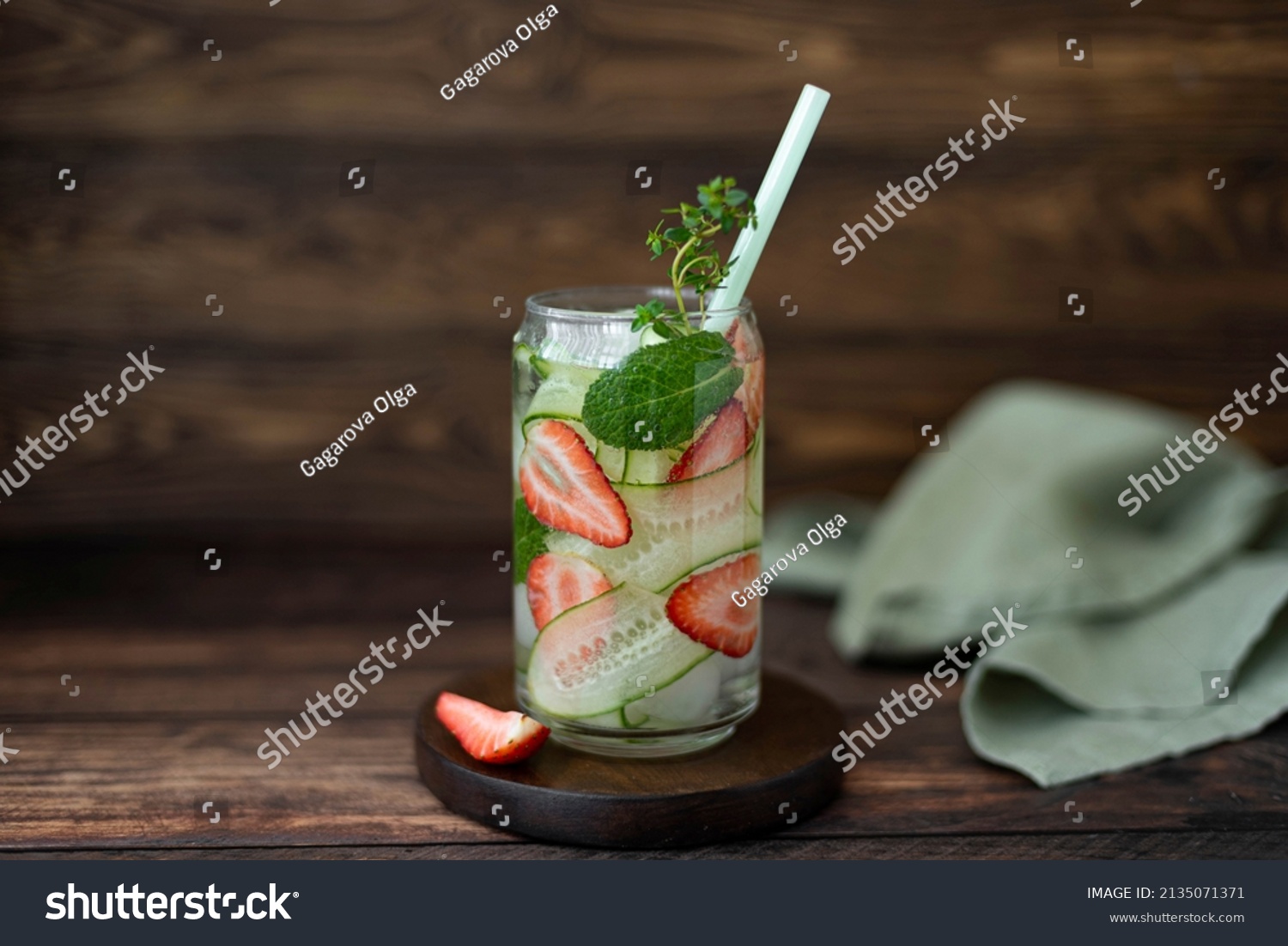 1,638 Mint cucumber glass jug 이미지, 스톡 사진 및 벡터 | Shutterstock