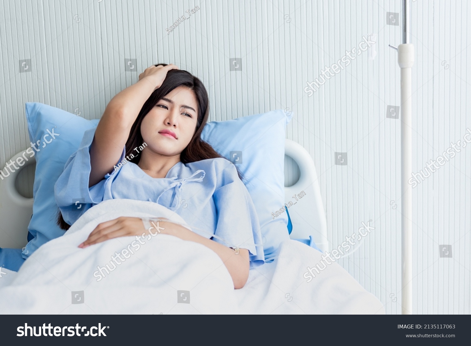 Asian Woman Patients Lying Patients Bed Stock Photo 2135117063 ...