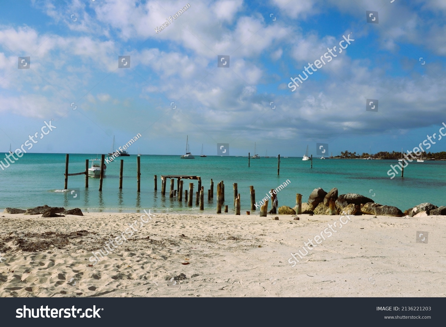 Jaws Beach Nassau Bahamas 2 Stock Photo 2136221203 | Shutterstock