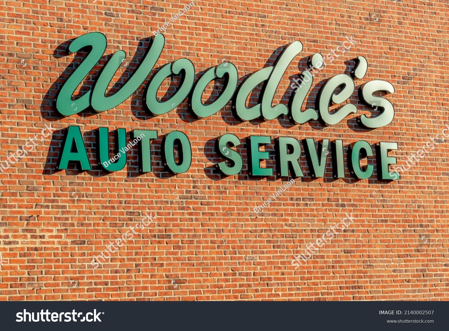 2 Woodies Auto Service Logo Images, Stock Photos & Vectors | Shutterstock