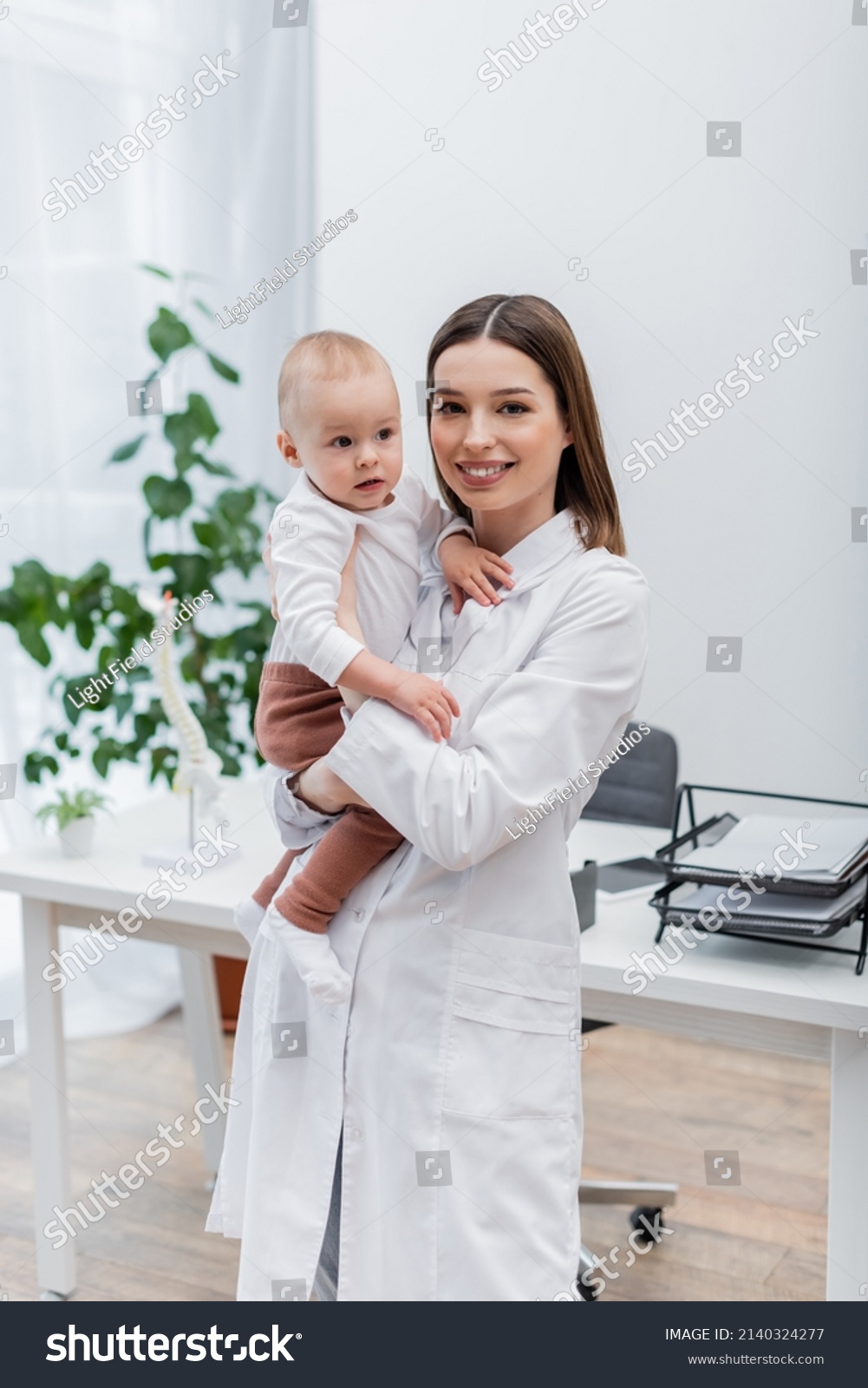 18,634 Doctor Holding Baby Images, Stock Photos & Vectors 