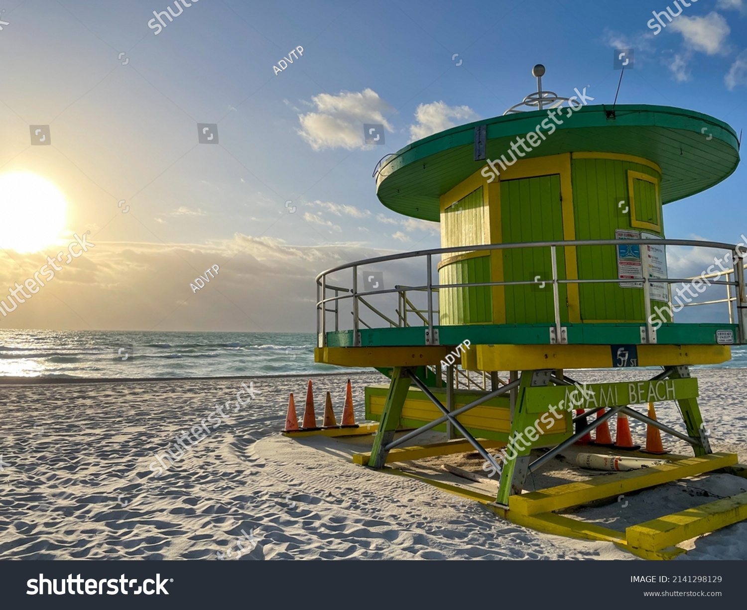 Iconic Green Lifeguard House Miami Beach Stock Photo 2141298129 ...