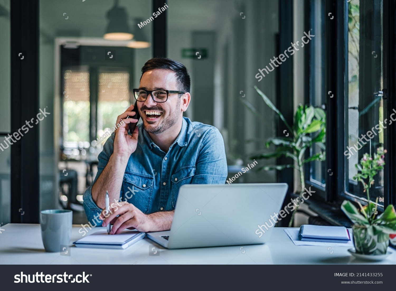 26,942 Excited conversation Images, Stock Photos & Vectors | Shutterstock