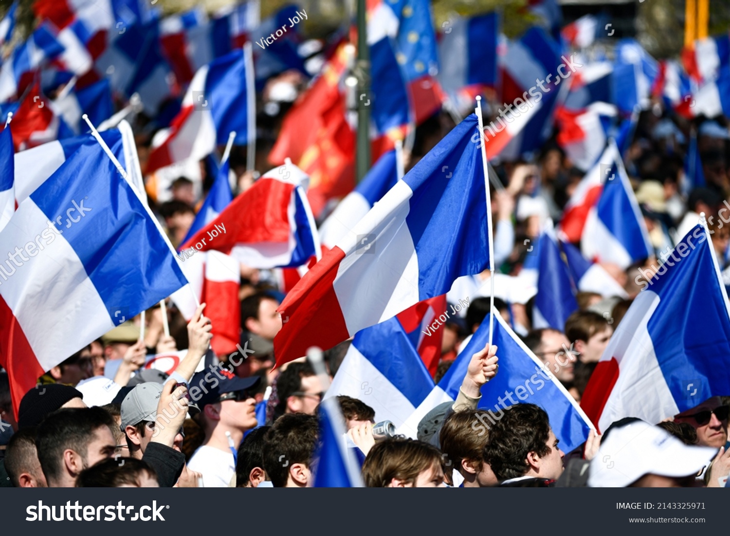 Франция призвала. Профсоюзы Франции. Франция люди. Национальное объединение Франция. Партии Франции 2022.