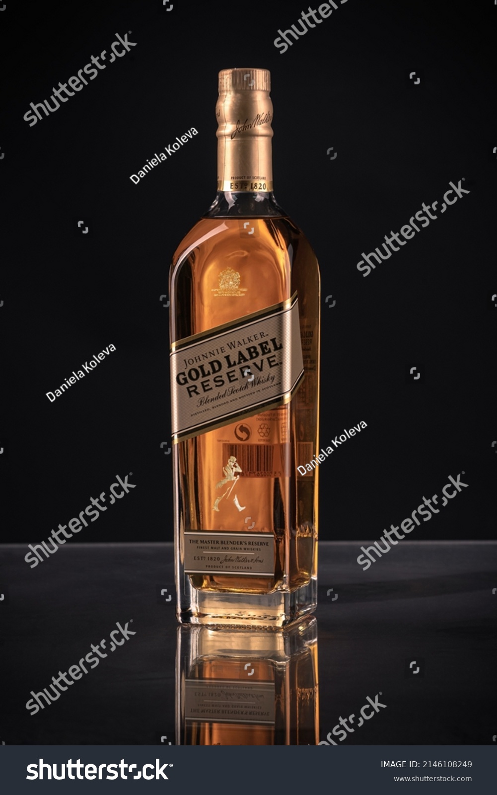 johnnie walker gold label logo