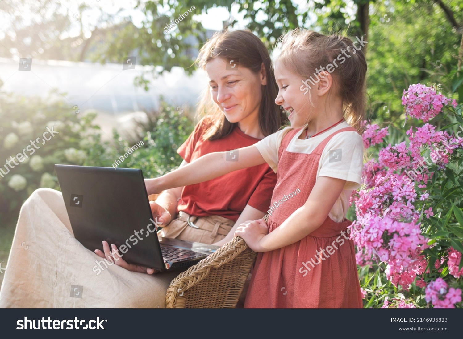 18,164 Back Smile With Laptop Images, Stock Photos & Vectors | Shutterstock