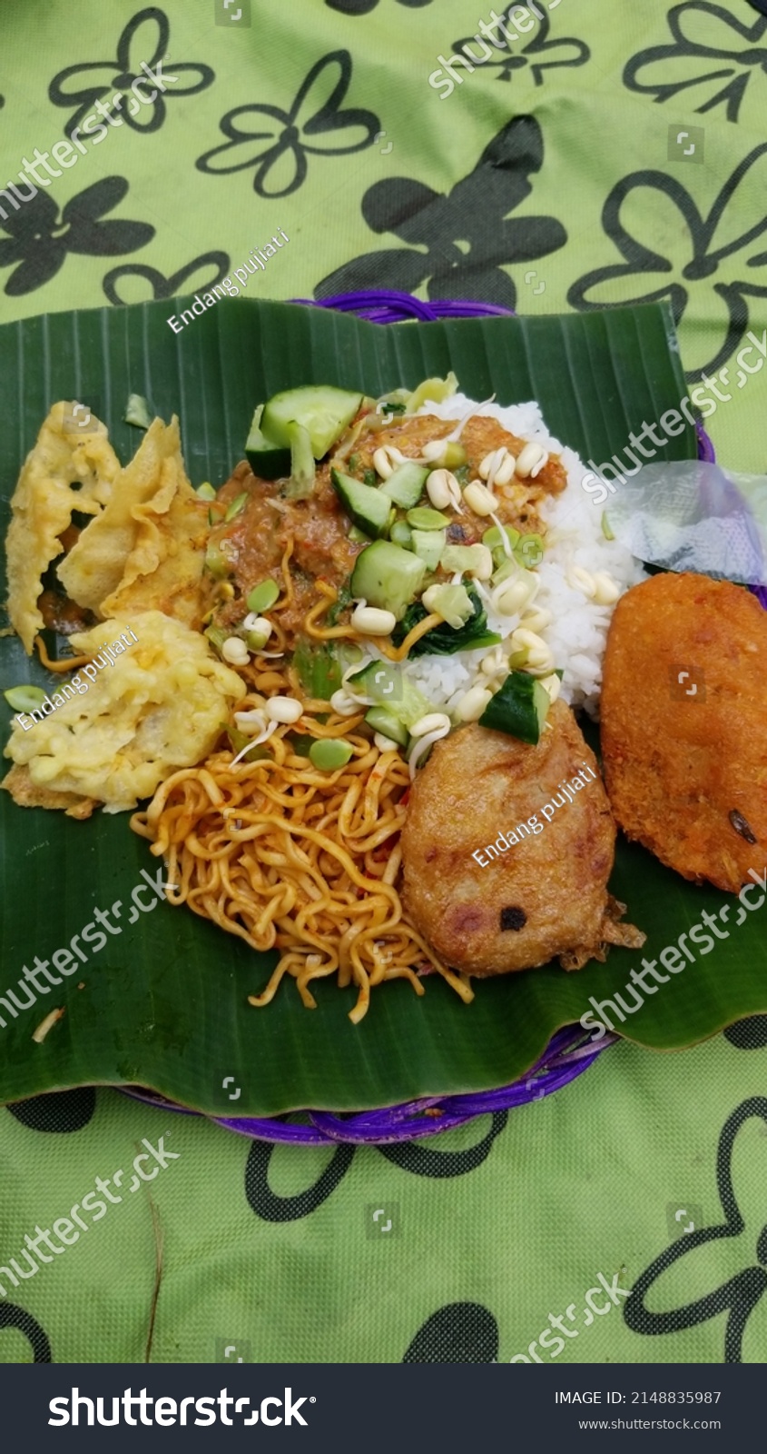 Indonesian Traditional Food Called Pecel Stock Photo 2148835987 ...