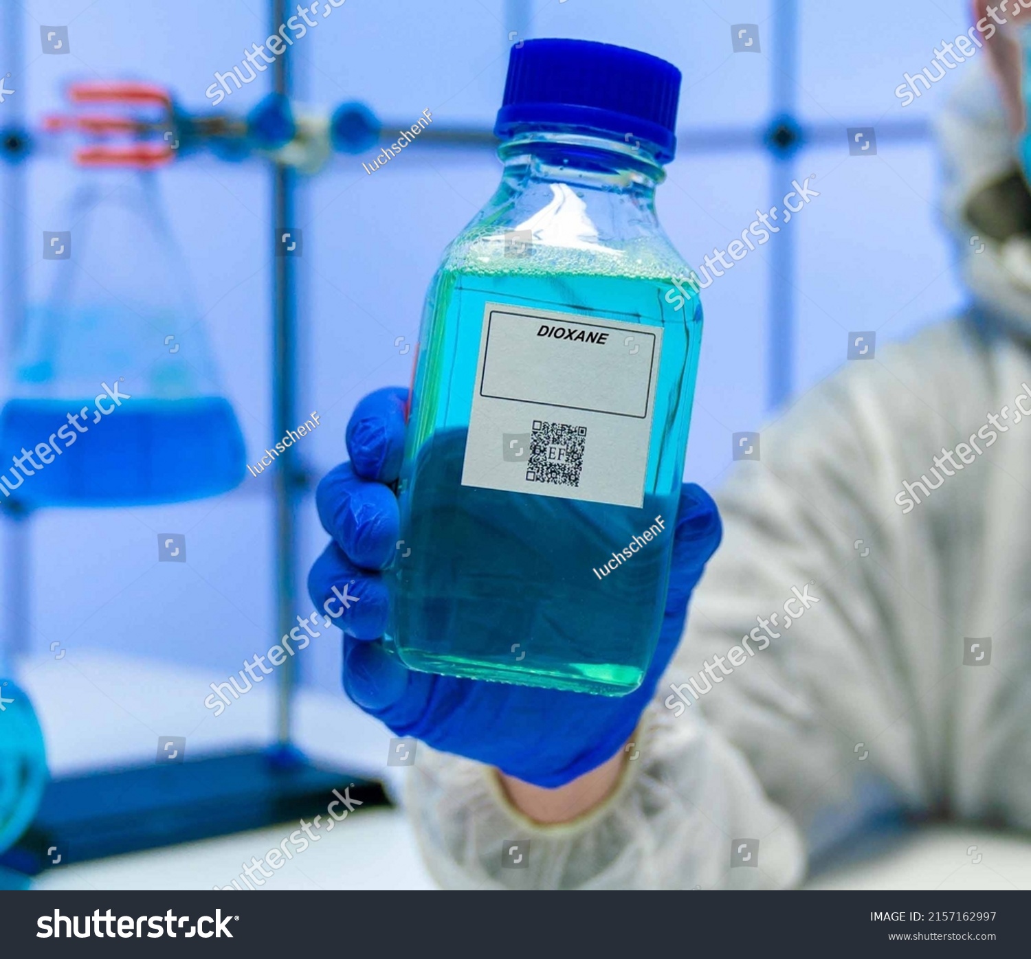 dioxane-dioxane-hazardous-chemical-laboratory-packaging-stock-photo