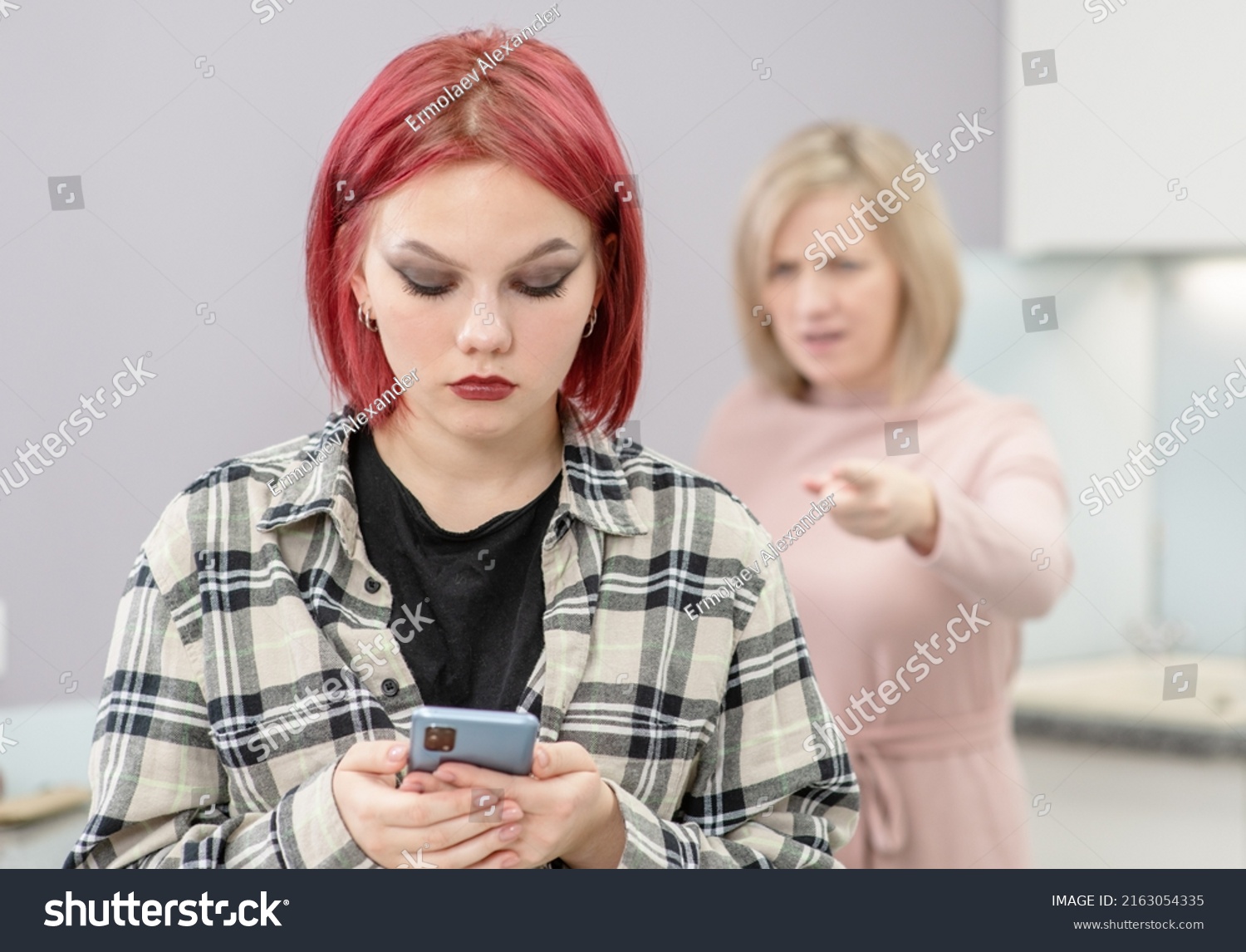 Angry Woman Scolds Her Teenage DaughterẢnh Có Sẵn2163054335 Shutterstock 