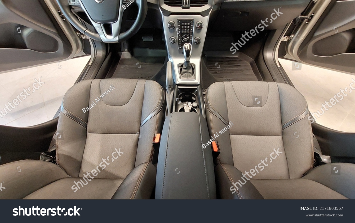 Volvo V40 Cross Country T3 2018 Stock Photo 2171803567 Shutterstock