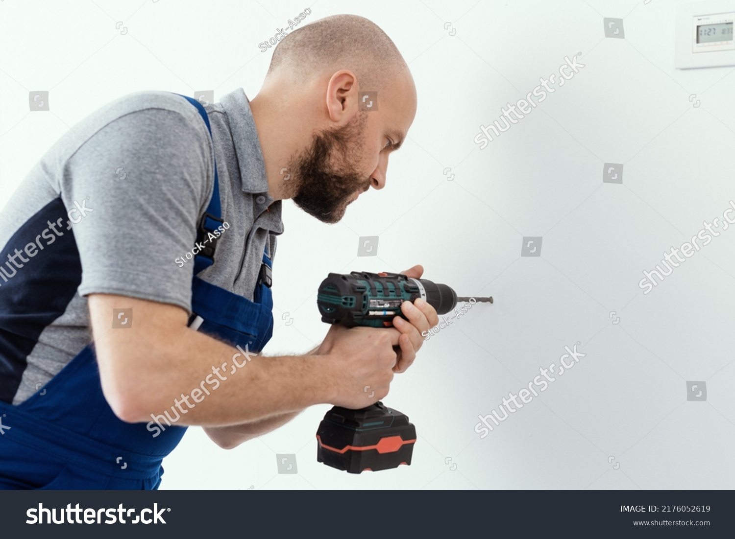 Professional Handyman Using Drill Drilling Hole Stock Photo 2176052619 ...