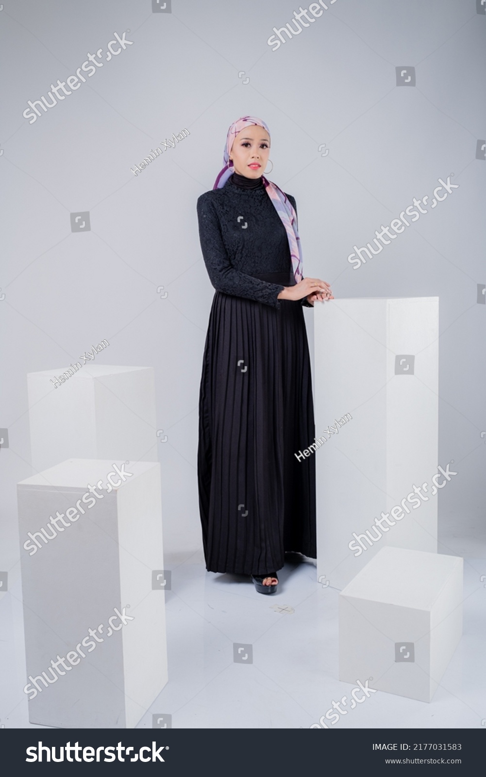 Portrait Beautiful Female Model Wearing Hijab Stock Photo 2177031583 ...