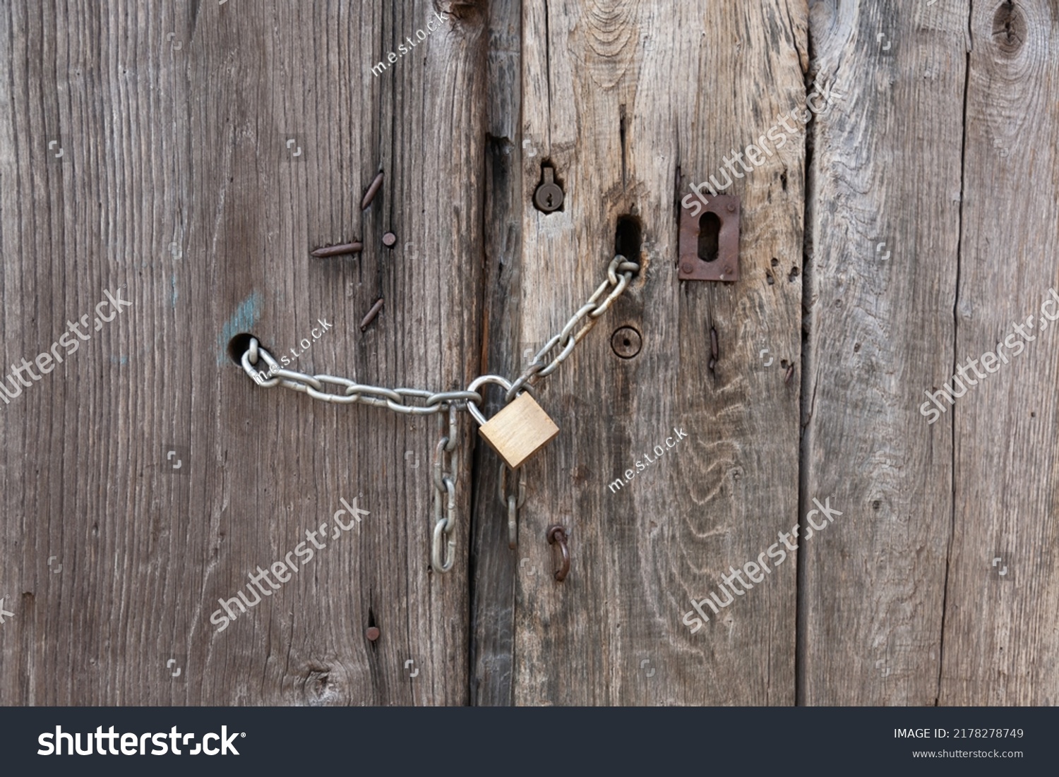 Double Wooden Door Chained Closed Stock Photo 2178278749 | Shutterstock