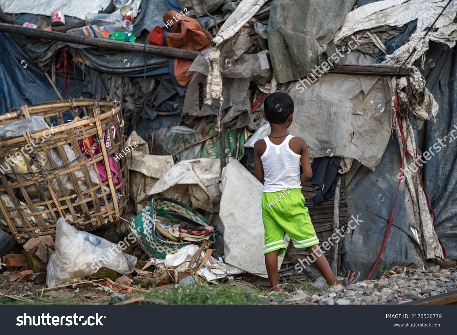 Dhaka Bangladesh November 2019 Overcrowded Slum Stock Photo 2178528779 ...