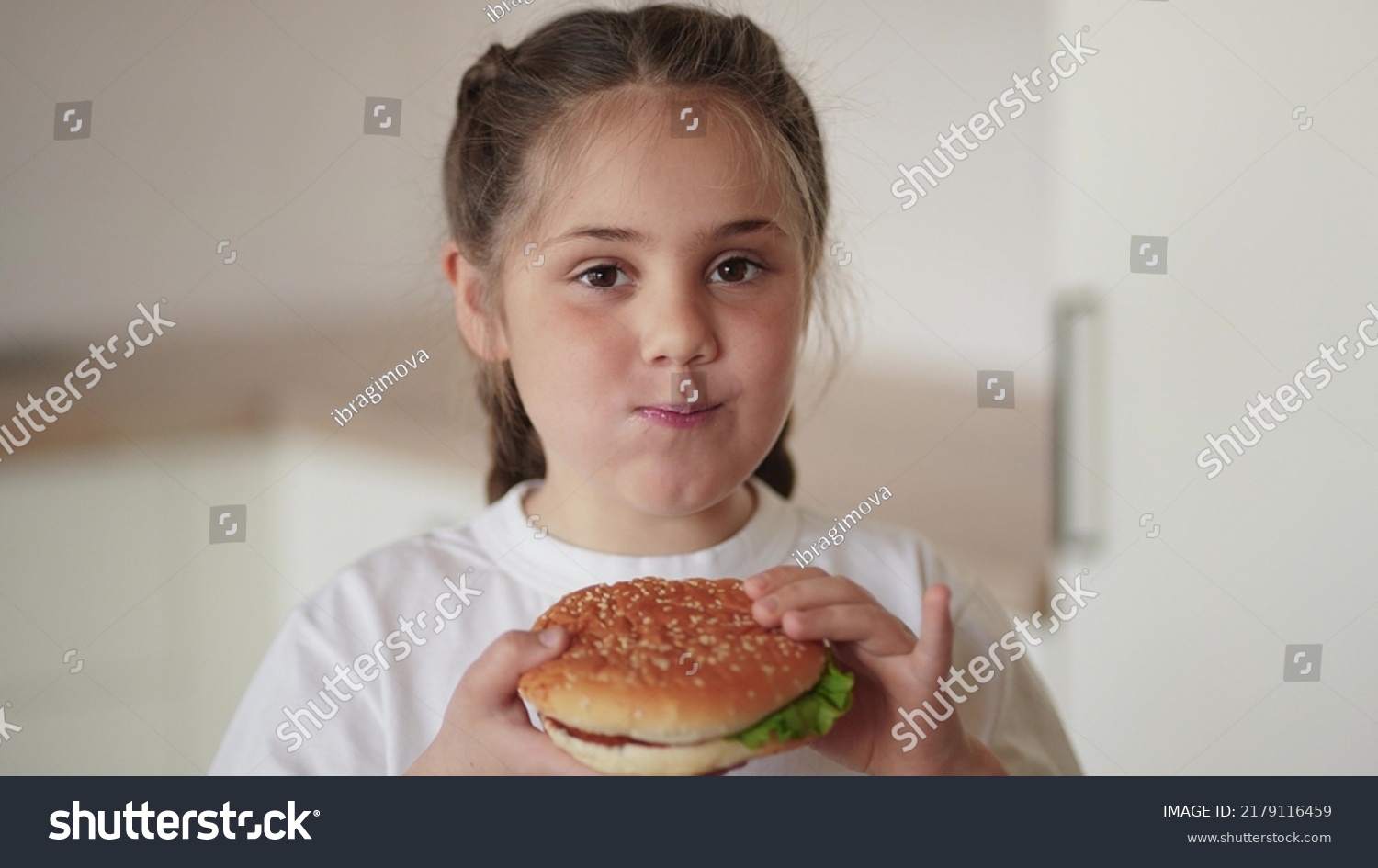 Little Girl Eating Hamburger Unhealthy Fast Stock Photo 2179116459 ...