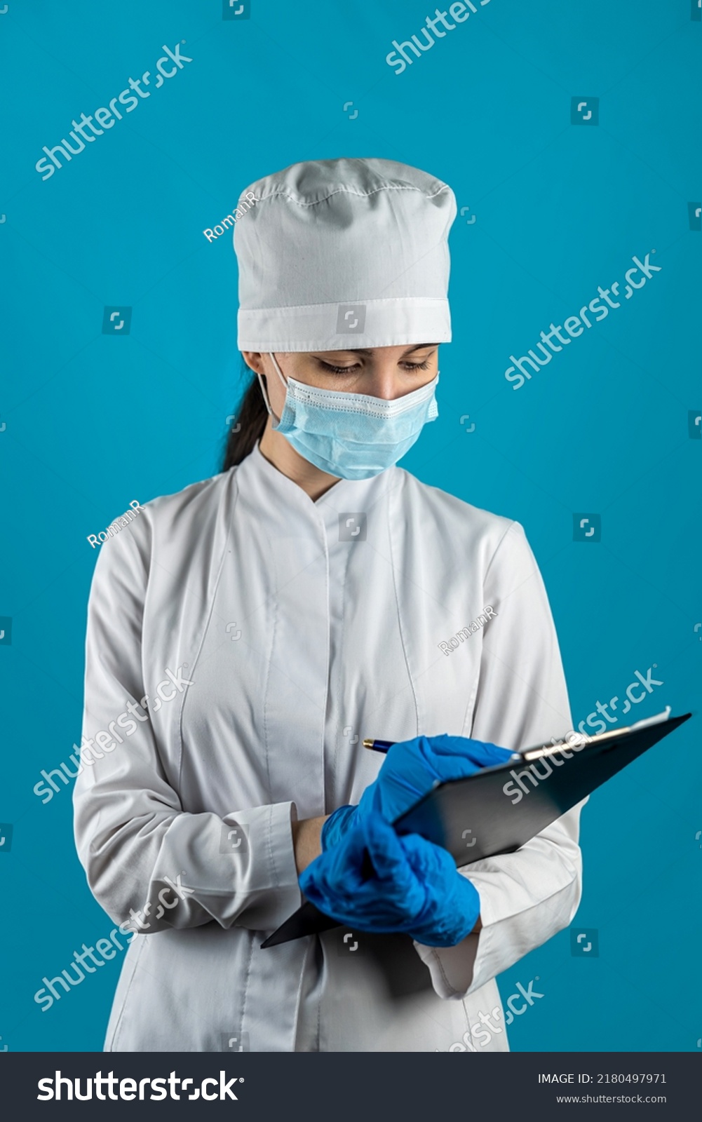 Smiling Nurse Beautiful Smile Holding Clipboard Stock Photo 2180497971 ...