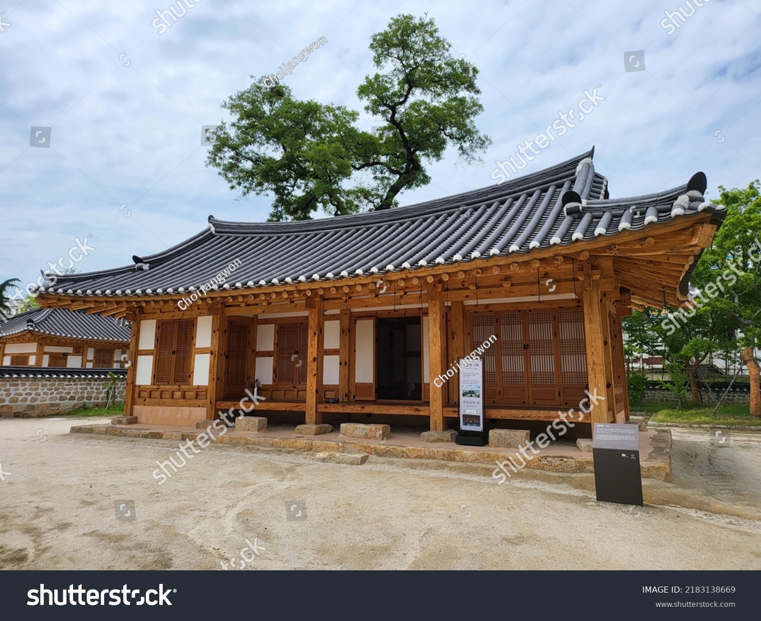 Jeolla Gamyeong Opens Door Reveals Filmed Stock Photo 2183138669 ...