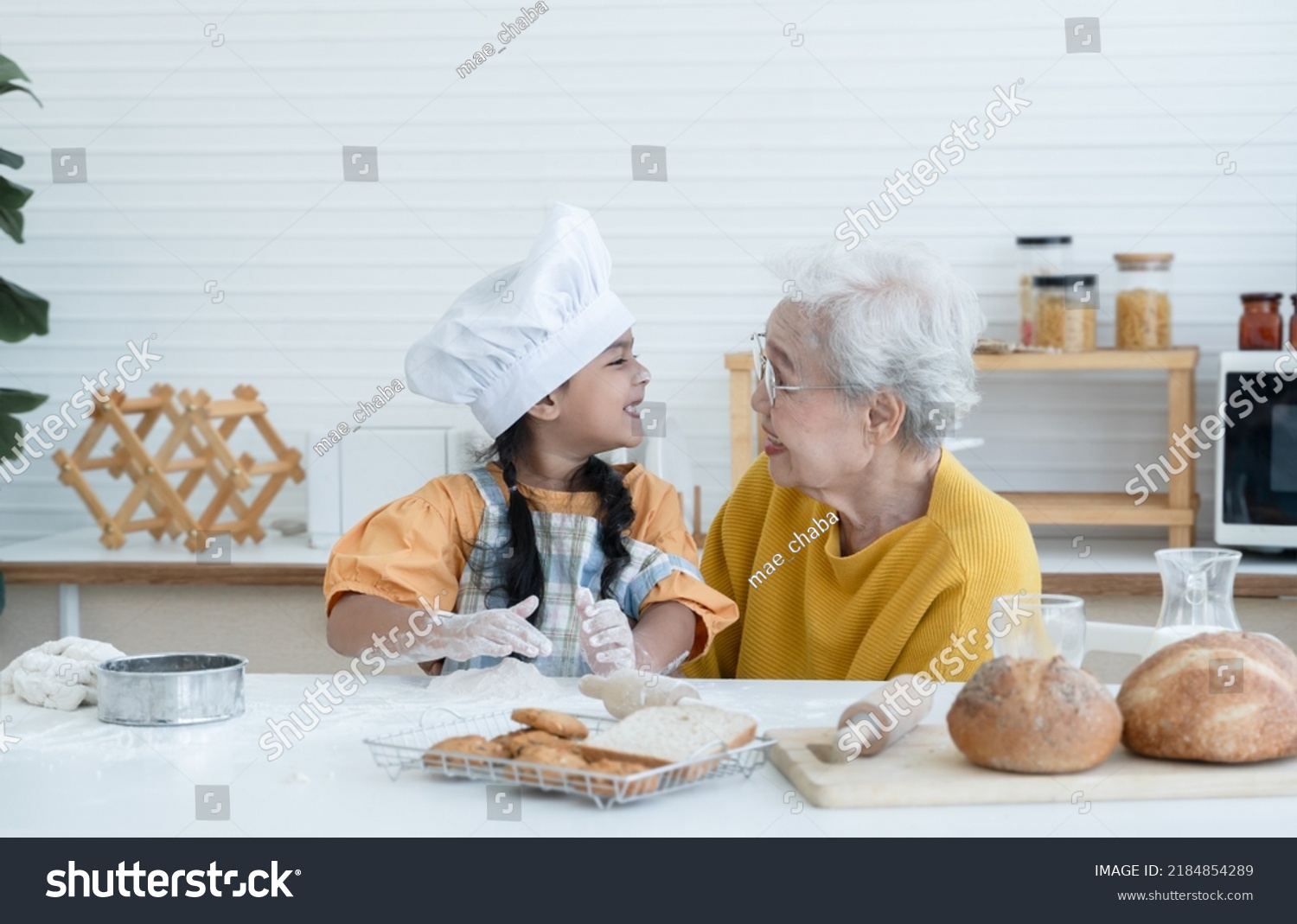 Happy Family Asian Elderly Grandmother Little Stock Photo 2184854289 ...