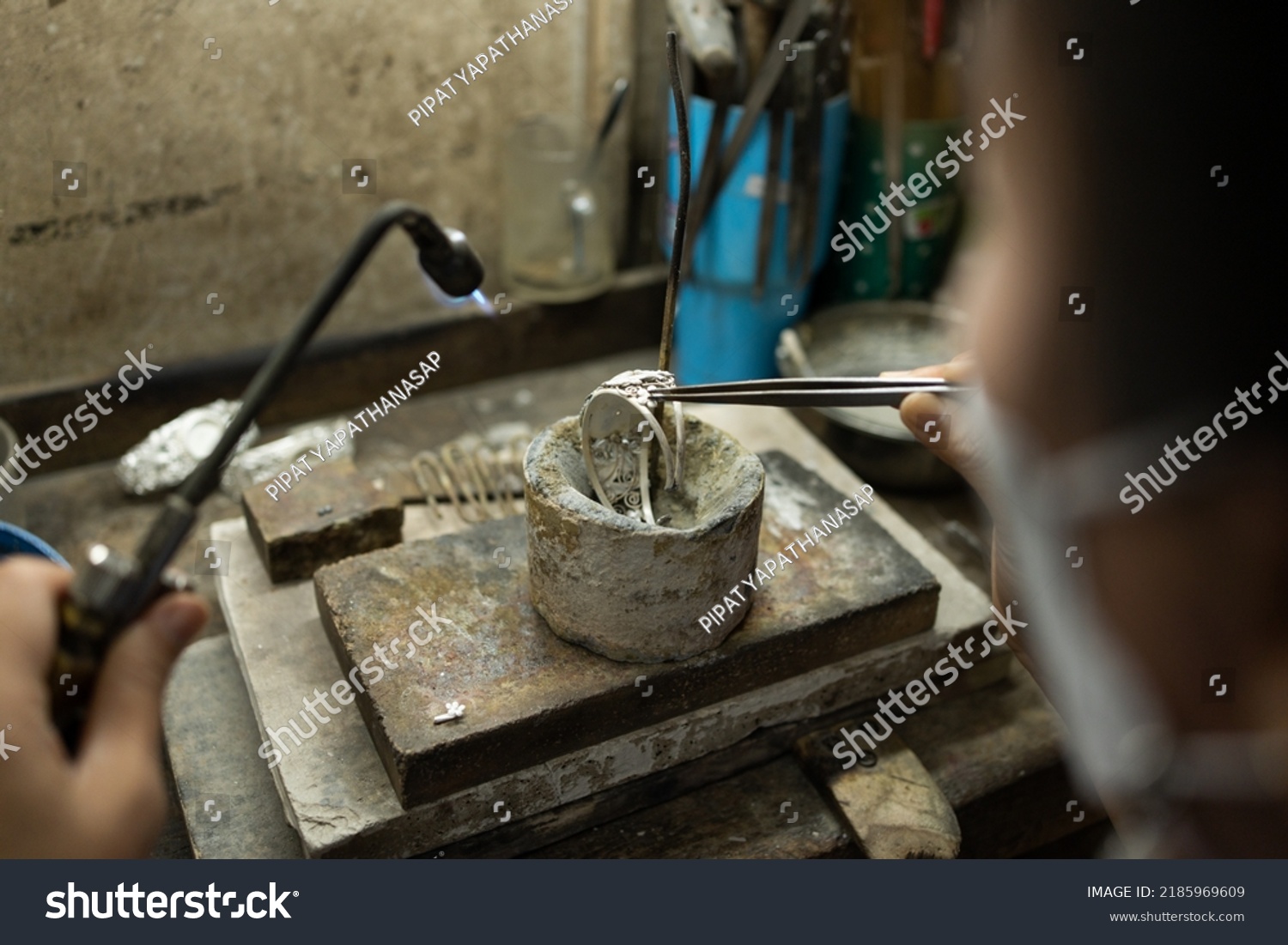 Closeup Hand Goldsmith Who Builds Precious Stock Photo 2185969609 ...