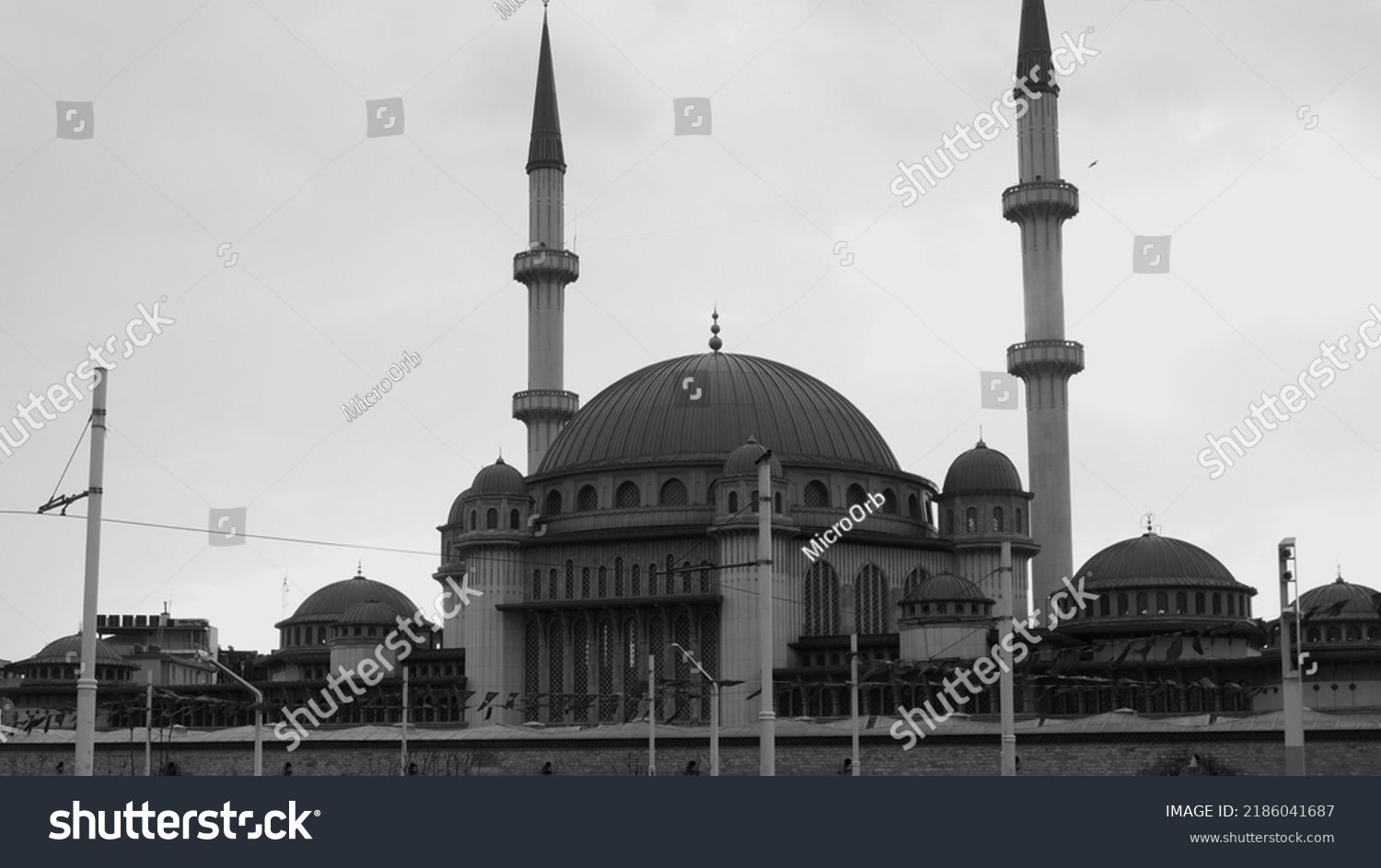 Masjid Di Jalan Istiklal Pusat Wisata Stock Photo 2186041687 Shutterstock