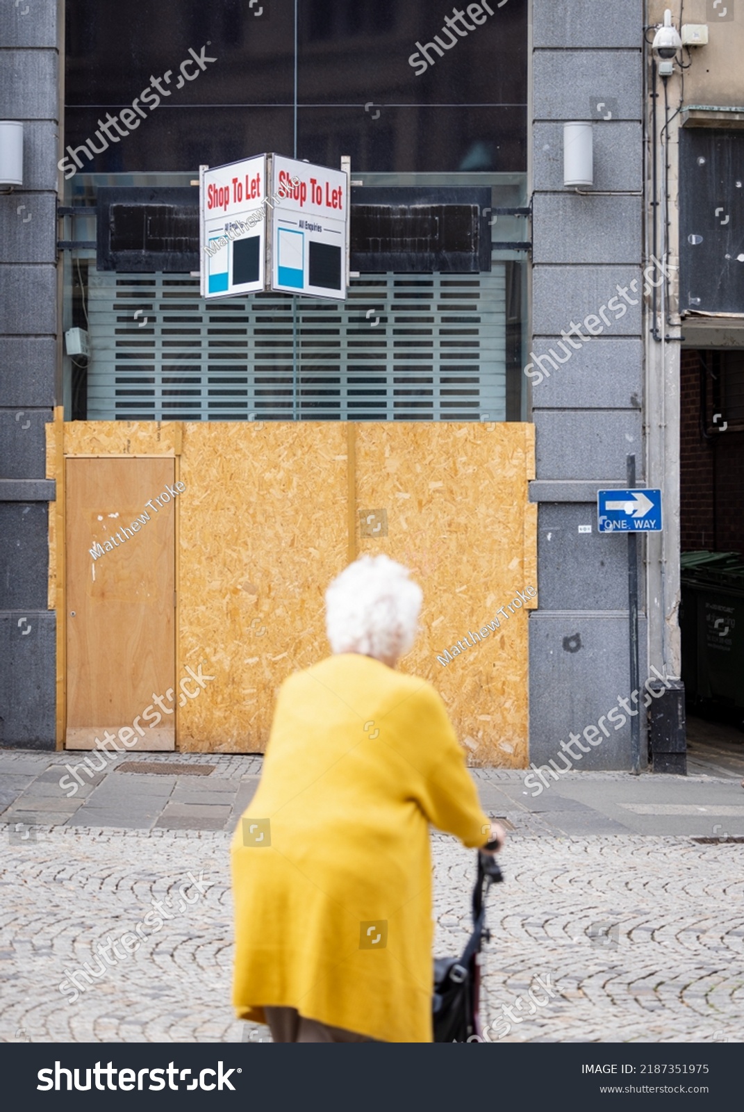 high-street-stores-closing-due-recession-stock-photo-2187351975