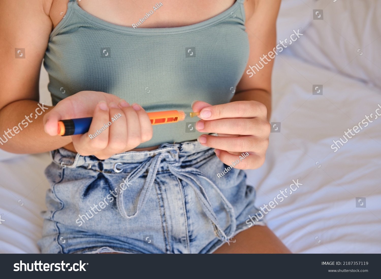 Child Uses Insulin Pen Inject Insulin Stock Photo 2187357119 | Shutterstock