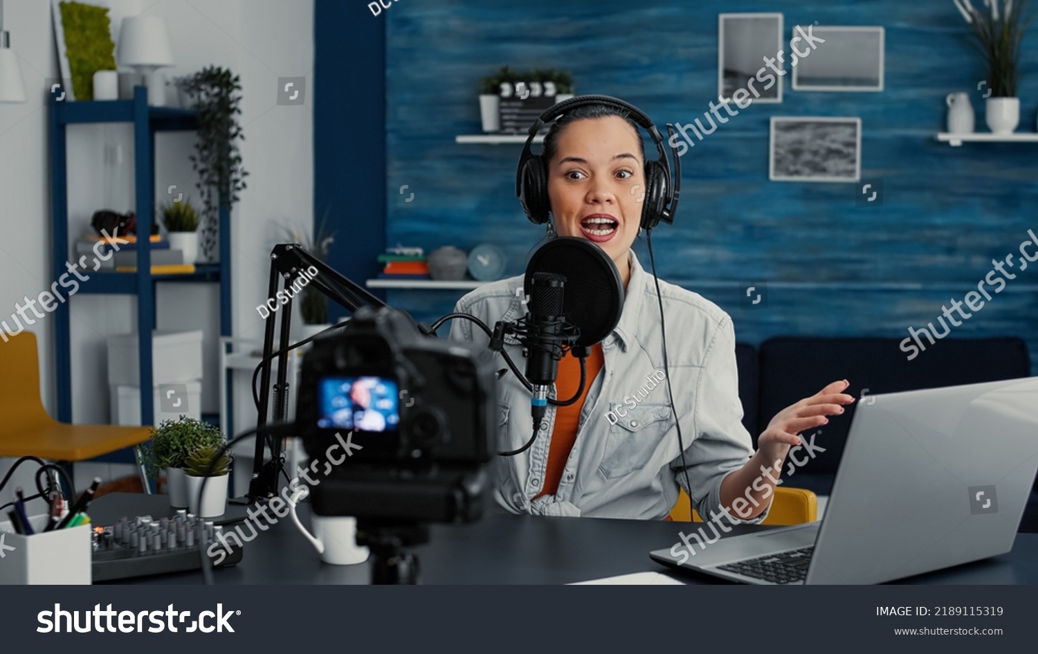 4 Infulencers Images, Stock Photos & Vectors | Shutterstock