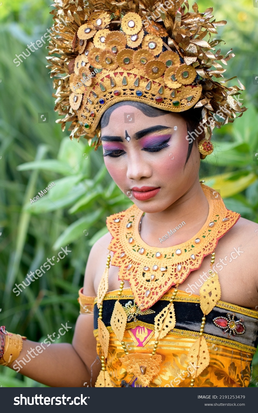 Portrait Bali Girl Yellow Traditional Costume Stock Photo 2191253479 ...