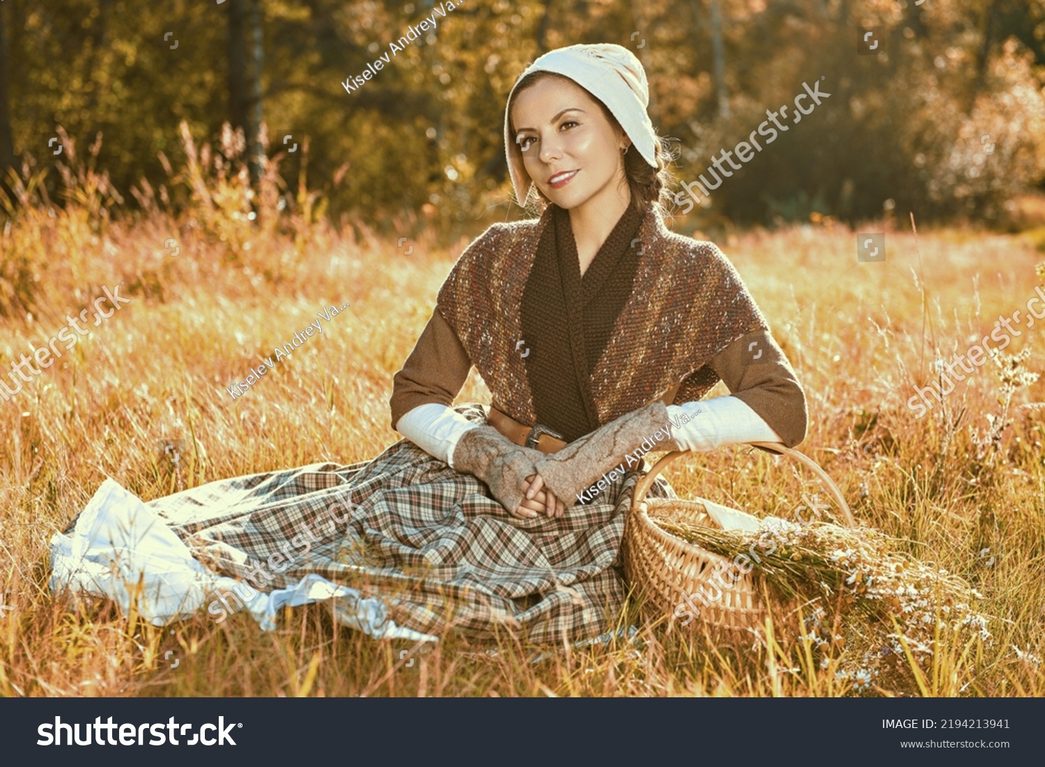 18th Century Scottish Girl Villager Medieval Stock Photo 2194213941 ...