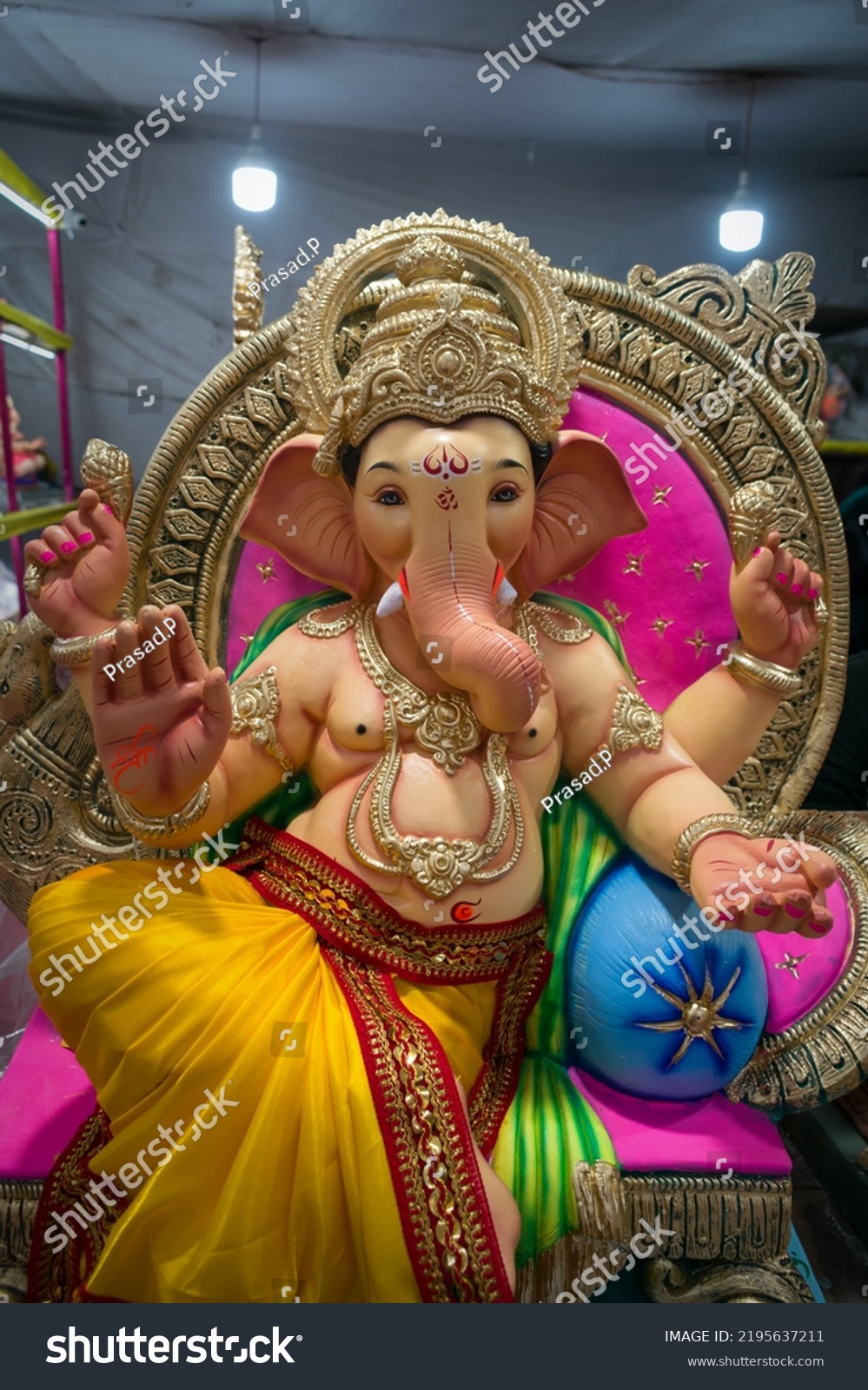 God Ganesh Statue Ganesh Chaturthi Festival Stock Photo 2195637211 ...