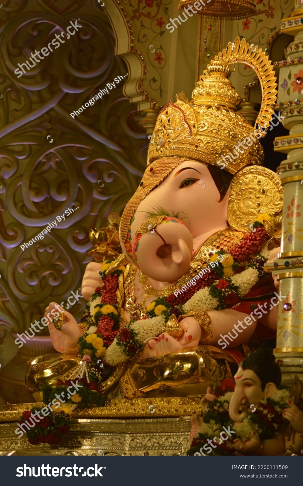 Lord Ganesha Shrimant Dagdushet Halwai Ganpati Stock Photo 2200111509 ...