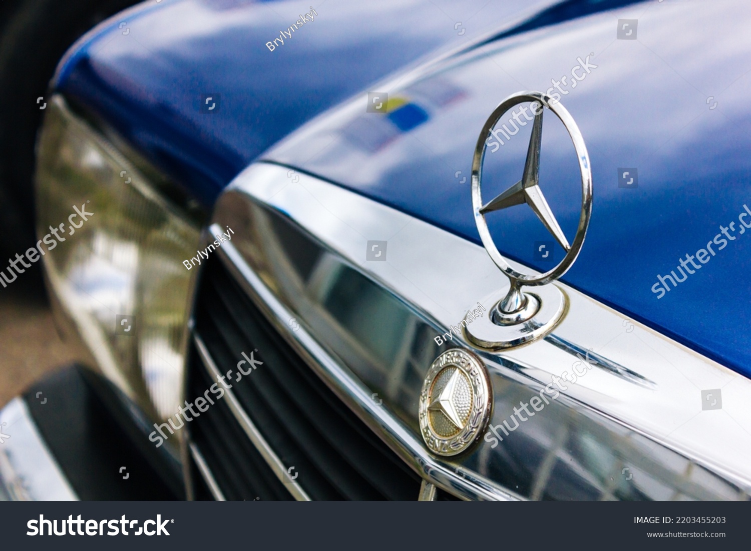 Logo On Car Mercedesbenz W123 Retro Stock Photo 2203455203 | Shutterstock