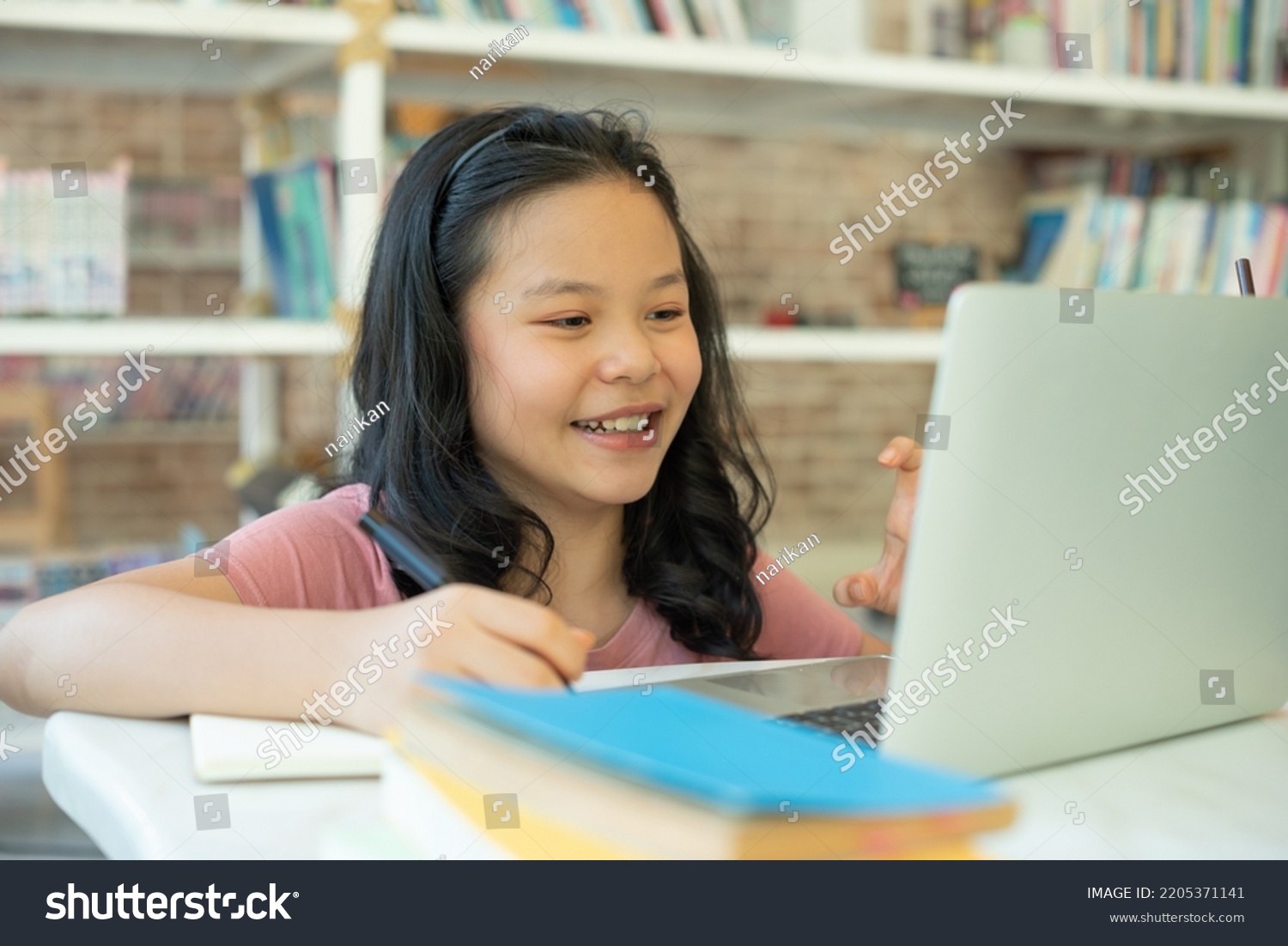 Smiling Asian Undergraduate Teen Girl Student Stock Photo 2205371141 ...