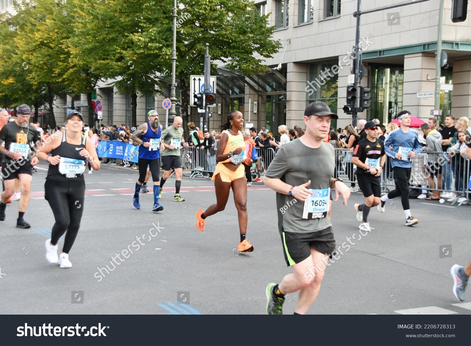 Berlin Germany 25092022 Runners Berlin Marathon Stock Photo 2206728313