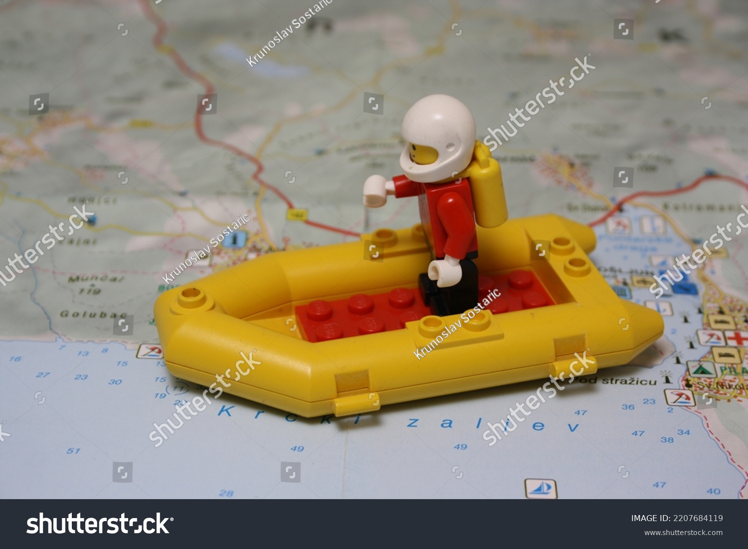 diver-boat-tourist-map-below-stock-photo-2207684119-shutterstock