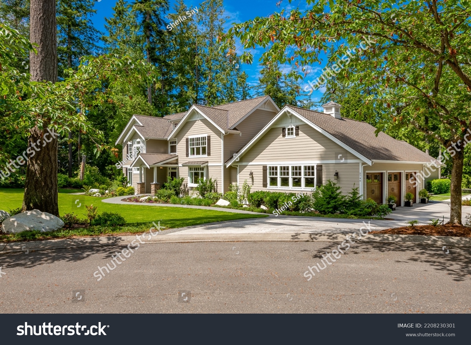 Beautiful Custom Built Craftsman Style Home Stock Photo 2208230301 ...